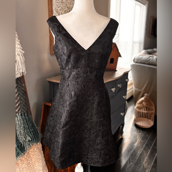 Kate Spade New York "Dashing Beauty" Metallic Jacquard Dress - Picture 9 of 17